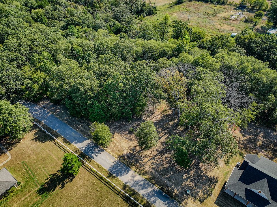2nd image of 2 S Dogwood Dr