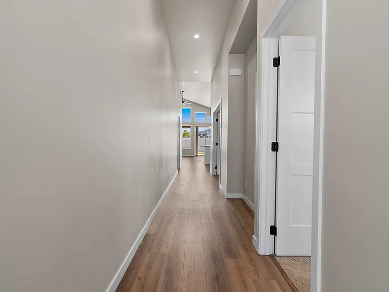1452 W Moselle Dr — Photo 15