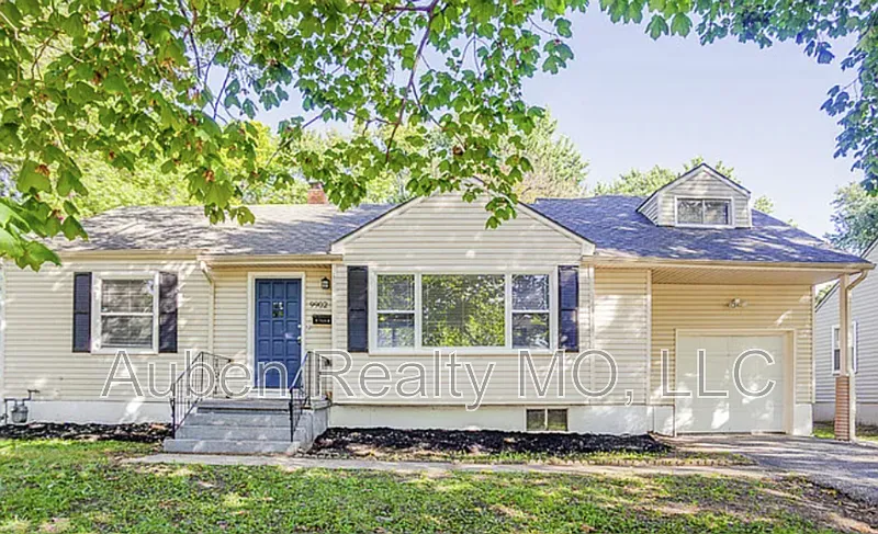 3 bed, 1.0 bath, 1100 sqft, $1,495 — Photo 1