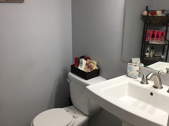 4th image of 1372 N Quail Hollow Ct