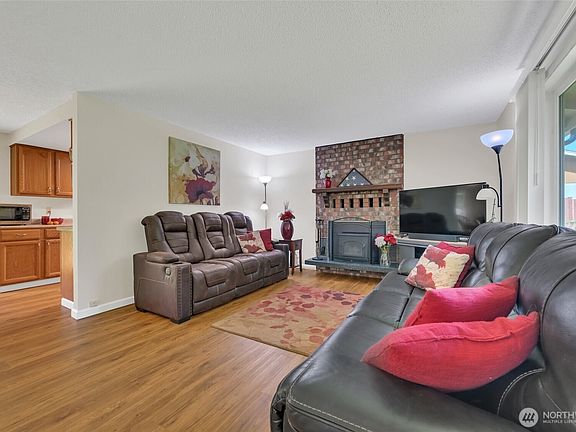 5th image of 3445 Eagle Drive NE