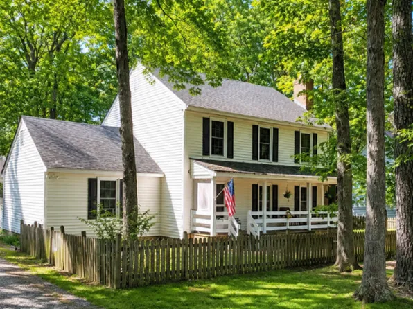 4426 Thorncroft Dr, Glen Allen, VA 23060