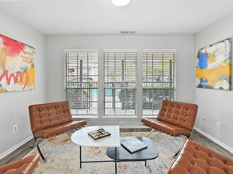 Davenport Apartments — Photo 26