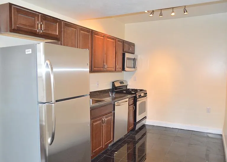 1929 E Genesee St #5 — Photo 4