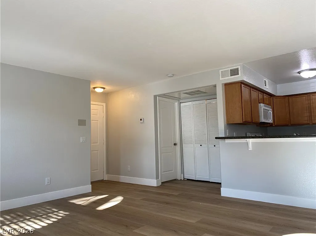 2 bed, 2.0 bath, 981 sqft, $1,445 — Photo 4