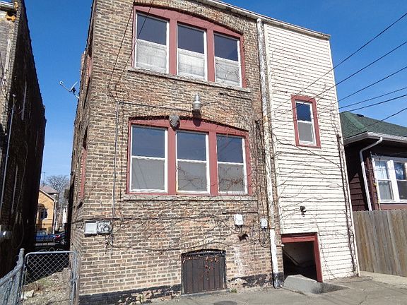 2nd image of 6631 S Maplewood Ave