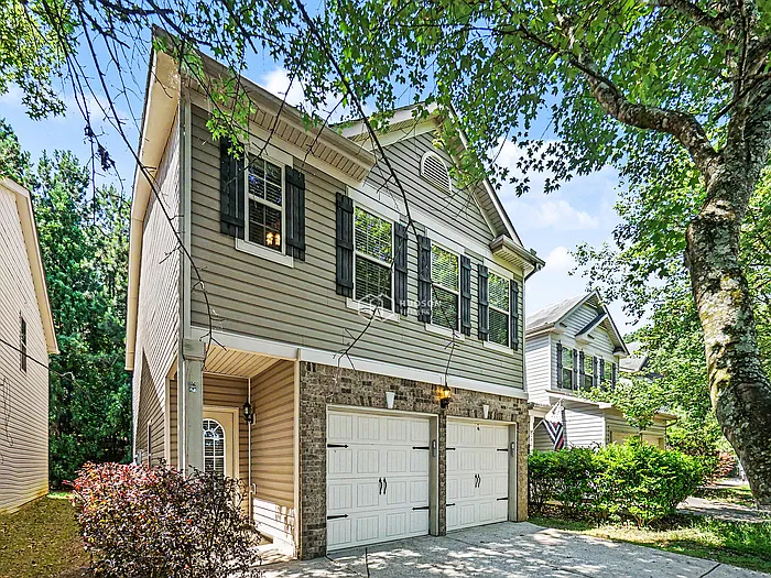 4 bed, 2.5 bath, 2340 sqft, $2,025 — Photo 4