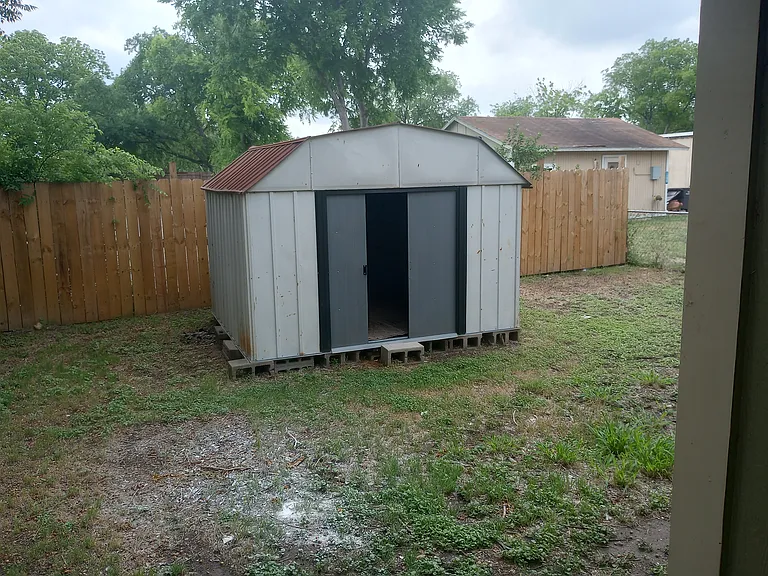 614 W Pyron Ave — Photo 4