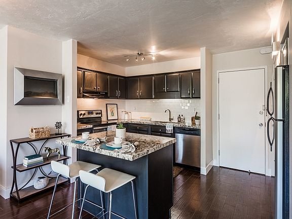 4th image of 710 E 200 S APT 4F