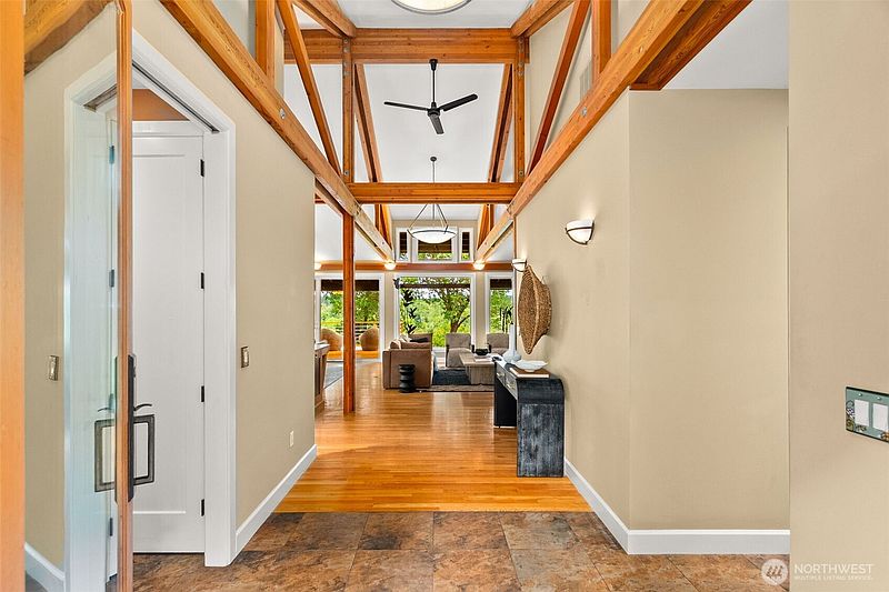 4th image of 6037 Swayne Drive NE