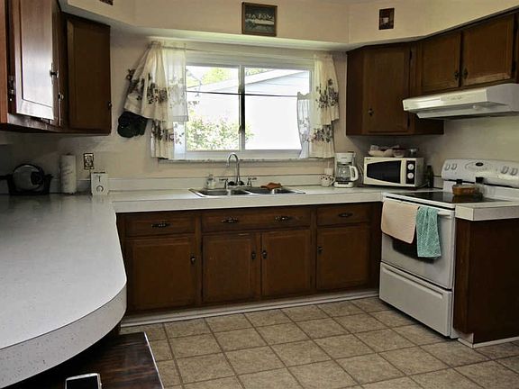 3rd image of 4436 Saint Martins Dr