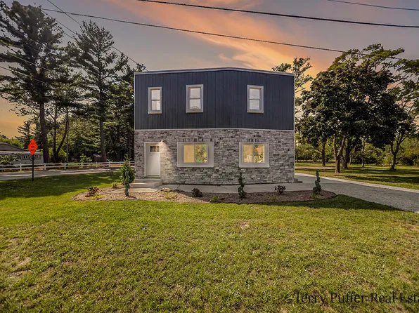 3817 Whitehall Rd, Muskegon, MI 49445