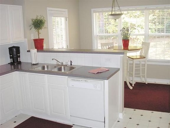 Kitchen has Eat-In Area