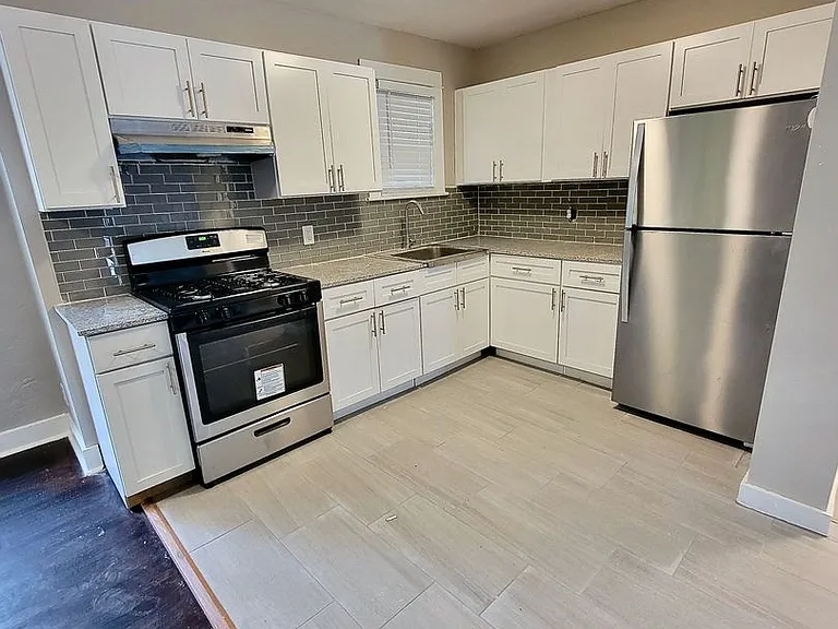 2048 Pioneer Ave — Photo 2