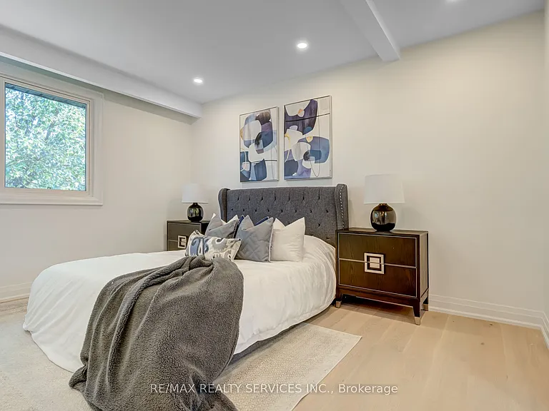 5133 Cherryhill Cres — Photo 19