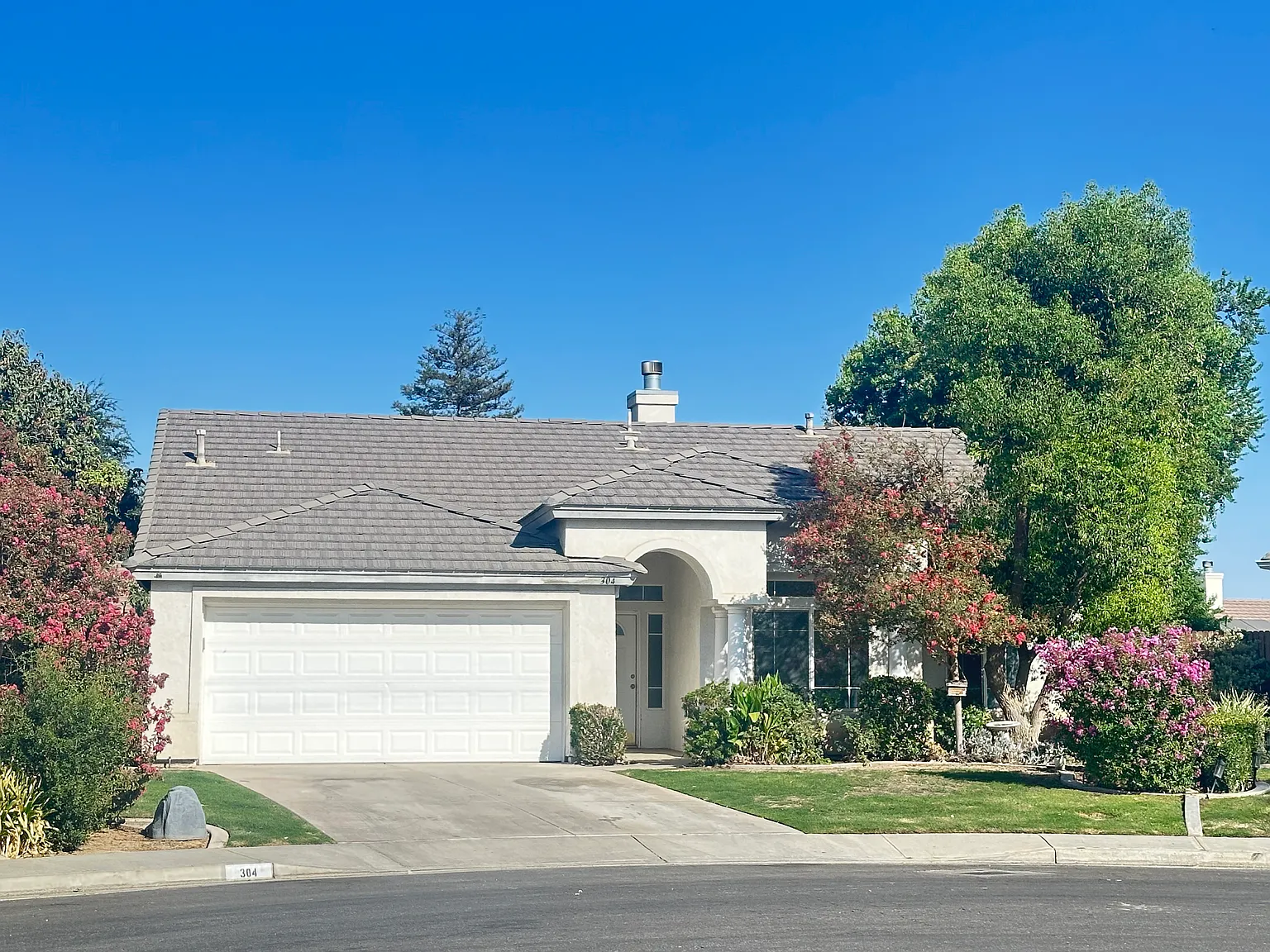 4 bed, 1850 sqft, $2,595 — Photo 1