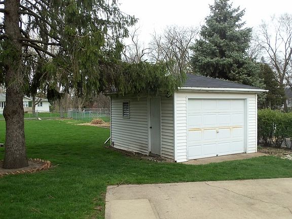 5th image of 2511 Crystal Dr