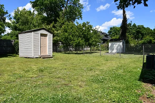 Building Photo - 1703 Sharpe Ave