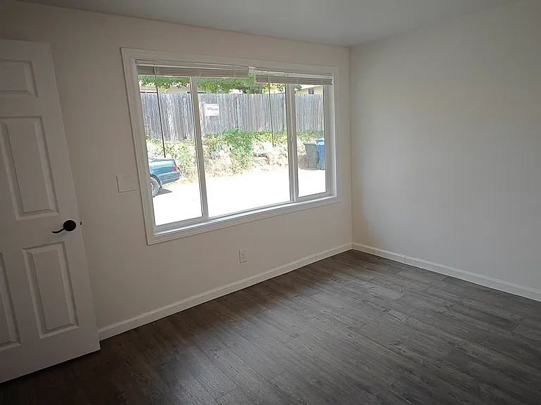 844 Harrington Ave NE #11 — Photo 6