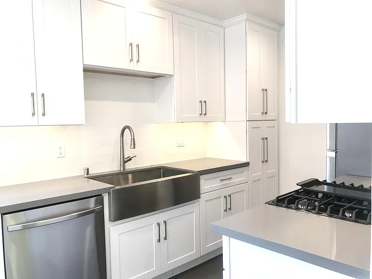 515 Pier Ave #4 — Photo 1