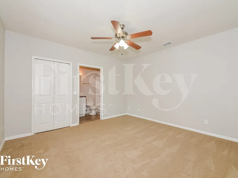 4448 N Biscayne Dr — Photo 7