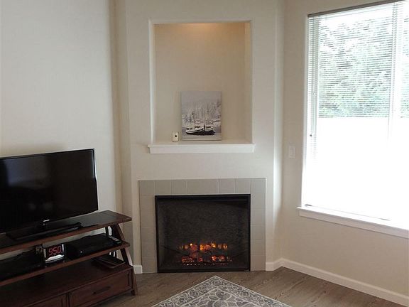 4th image of 170 E Lobelia Dr