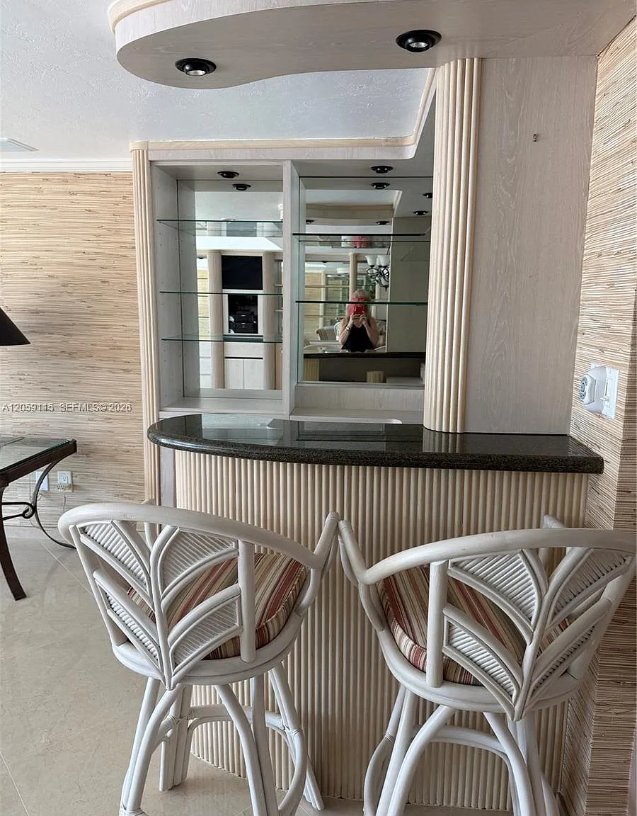 Venetian Park I Condo — Photo 3