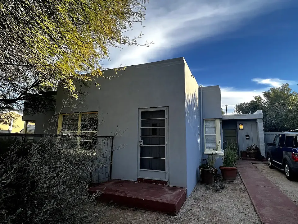 E Drachman St