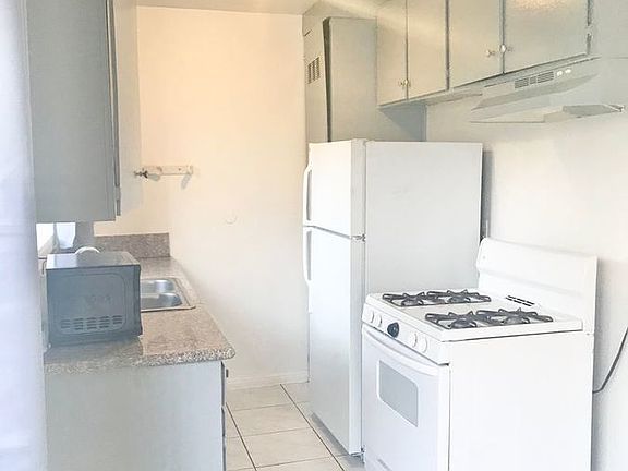 5th image of 215 E 82nd Pl APT 2