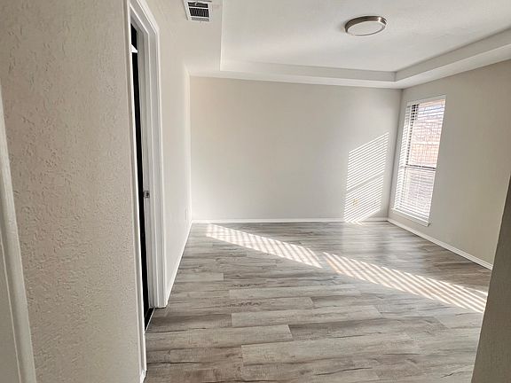 4th image of 202 Oak Meadow Ln