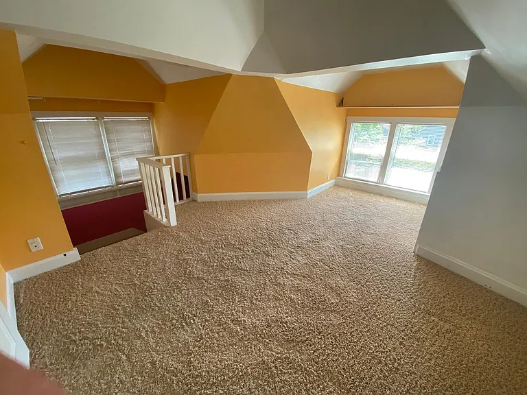 2580 Glenmawr Ave — Photo 18