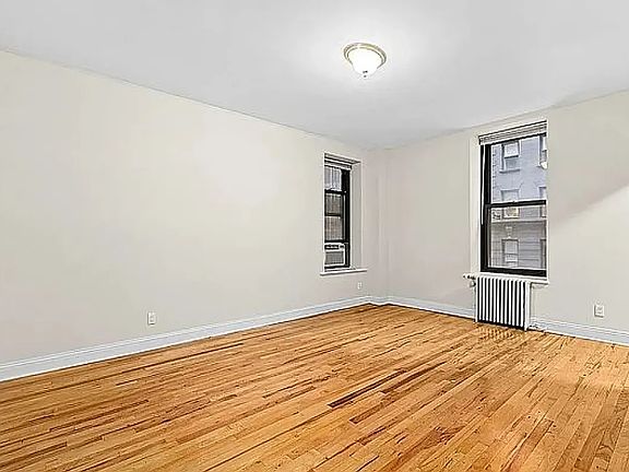 3rd image of 150 W 47th St APT 9A