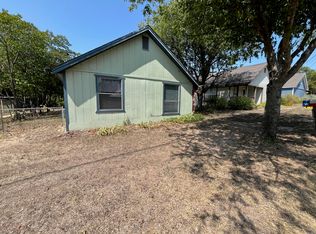 716 N Houston St, Granbury, TX 76048