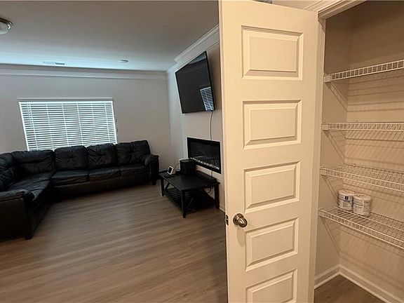 4th image of 3587 Fairhaven Dr