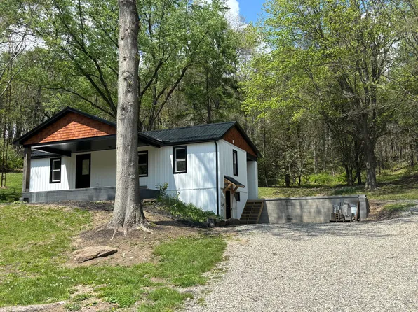 1667 Lake Rd NW, Dover, OH 44622