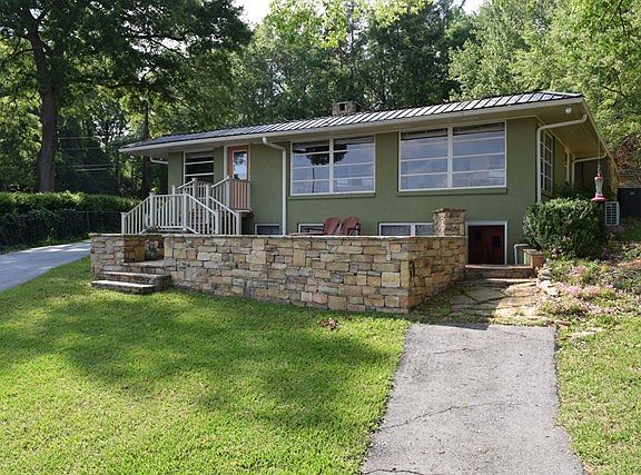 3rd image of 409 Lakeshore Dr