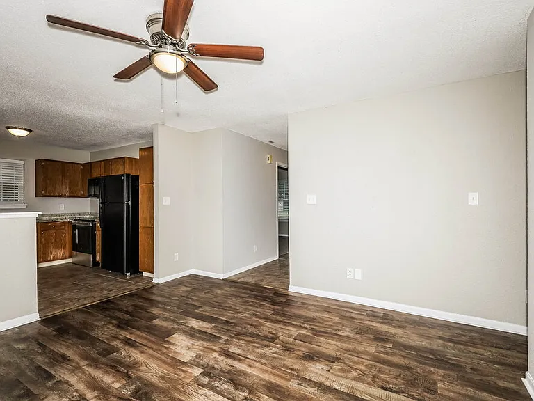 4009 Dogwood Ln — Photo 5
