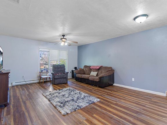 5th image of 724 Fairmont St