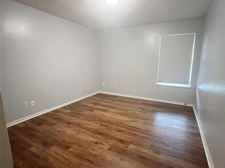 8702 Dawnridge Cir — Photo 18