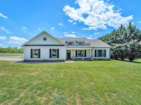 915 Morewood Rd, Hardy, VA 24101