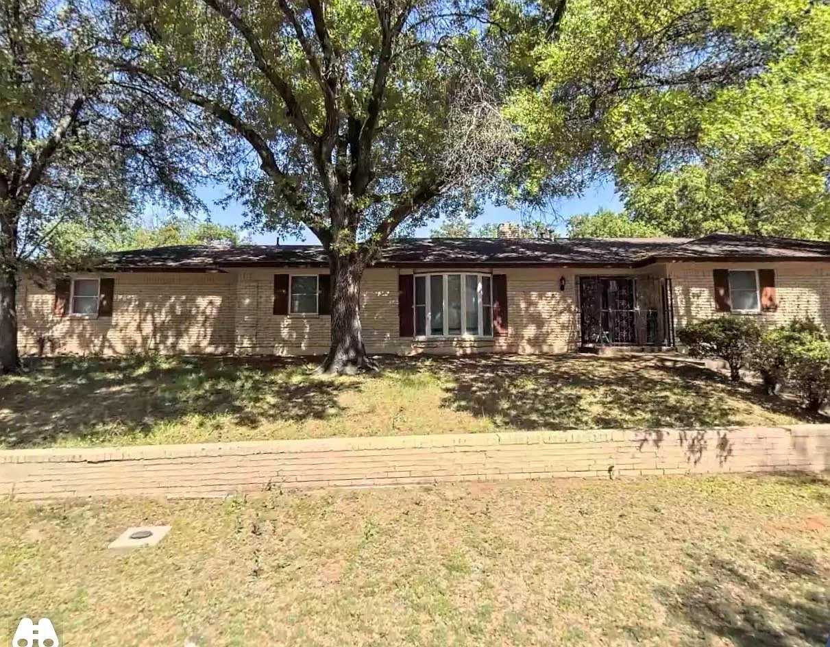3 bed, 2.5 bath, 2060 sqft, $1,900 — Photo 1