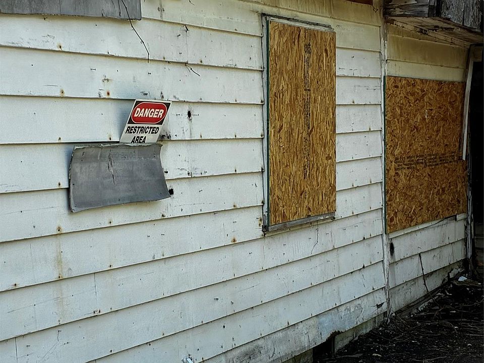 2nd image of 1422 Knickerbocker Ave