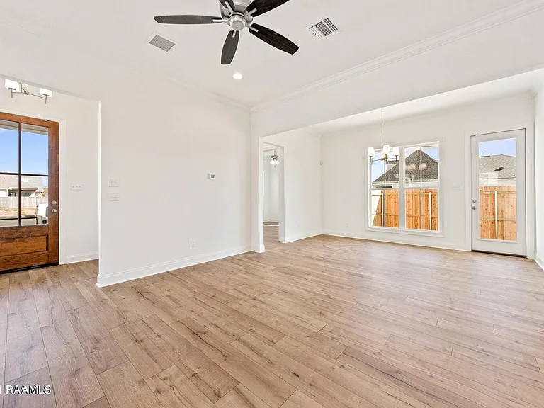 128 Oak Village Dr — Photo 7