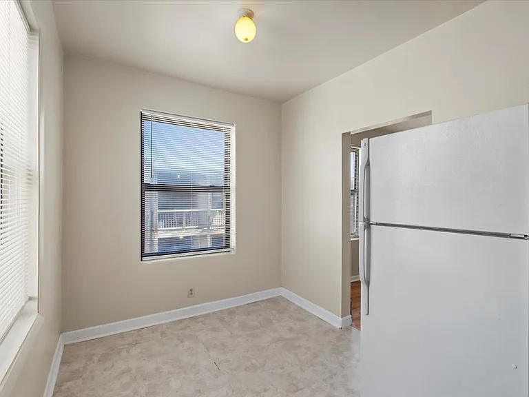 1934 E 74th St #302 — Photo 9