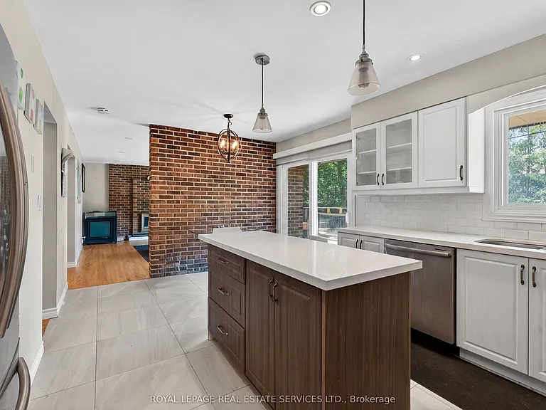 28 Wootten Way N — Photo 12