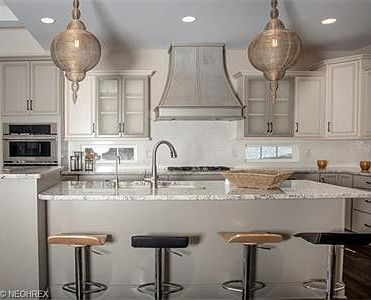 4th image of 2401 Heights Dr