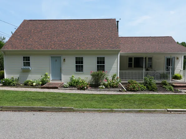 4 Russell Ave, Bristol, RI 02809