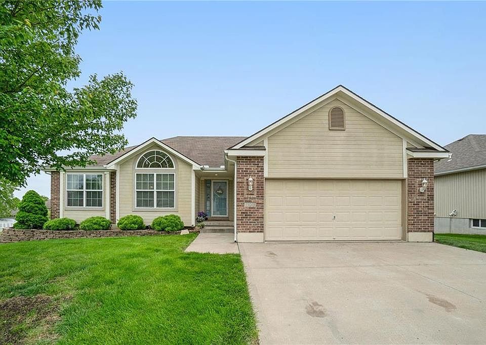 1st image of 709 SW Foxtail Dr