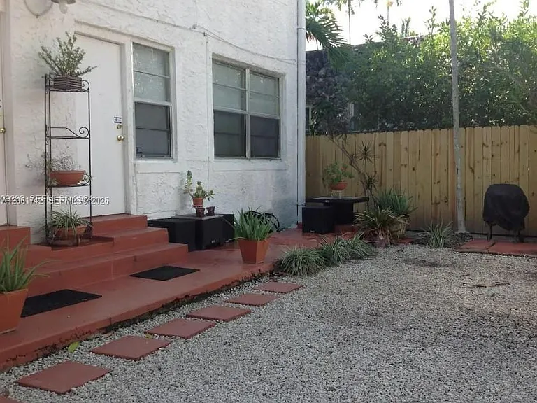 1661 SW 13th St #3 — Photo 19