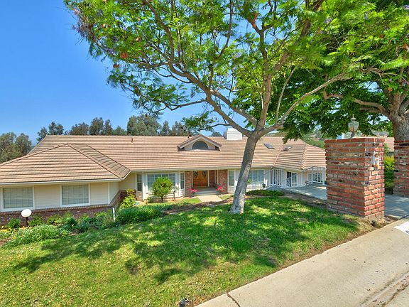 2nd image of 6025 Cielo Vista Ct